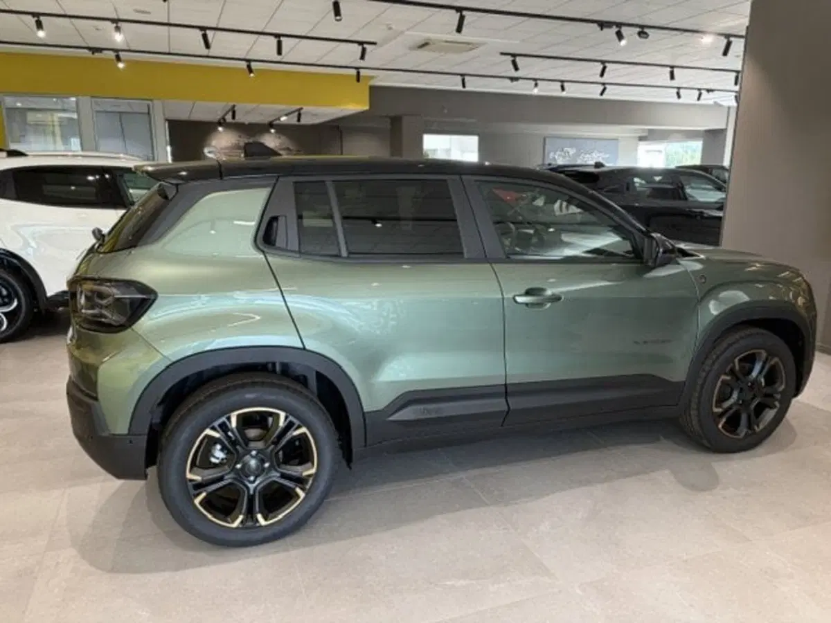 Jeep Avenger nuova a Benevento (11)