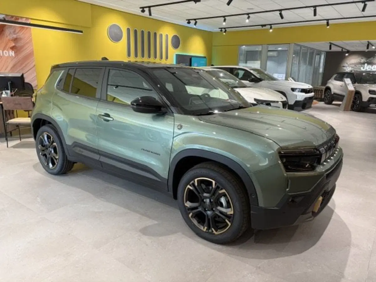 Jeep Avenger nuova a Benevento (10)