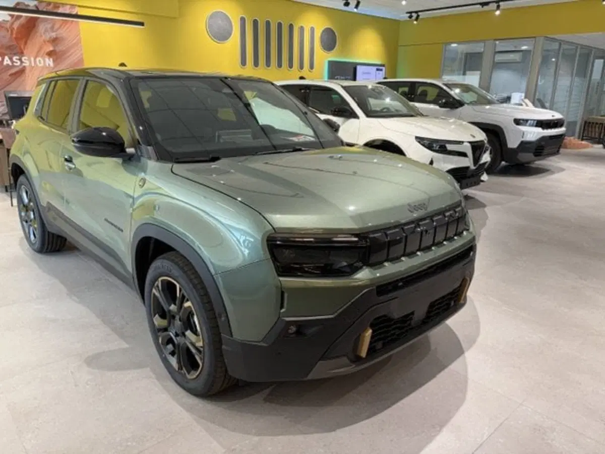 Jeep Avenger nuova a Benevento (11)
