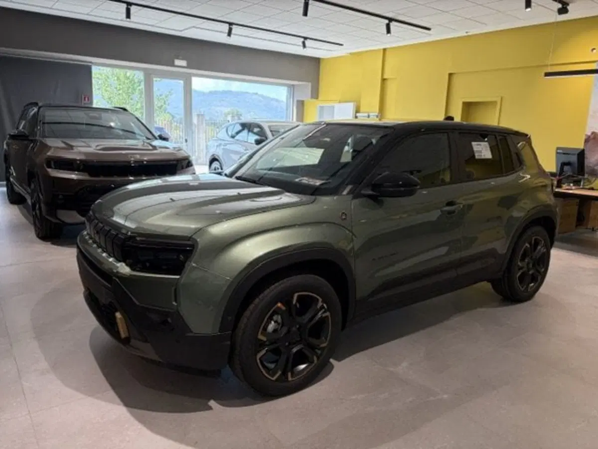 Jeep Avenger nuova a Benevento (14)