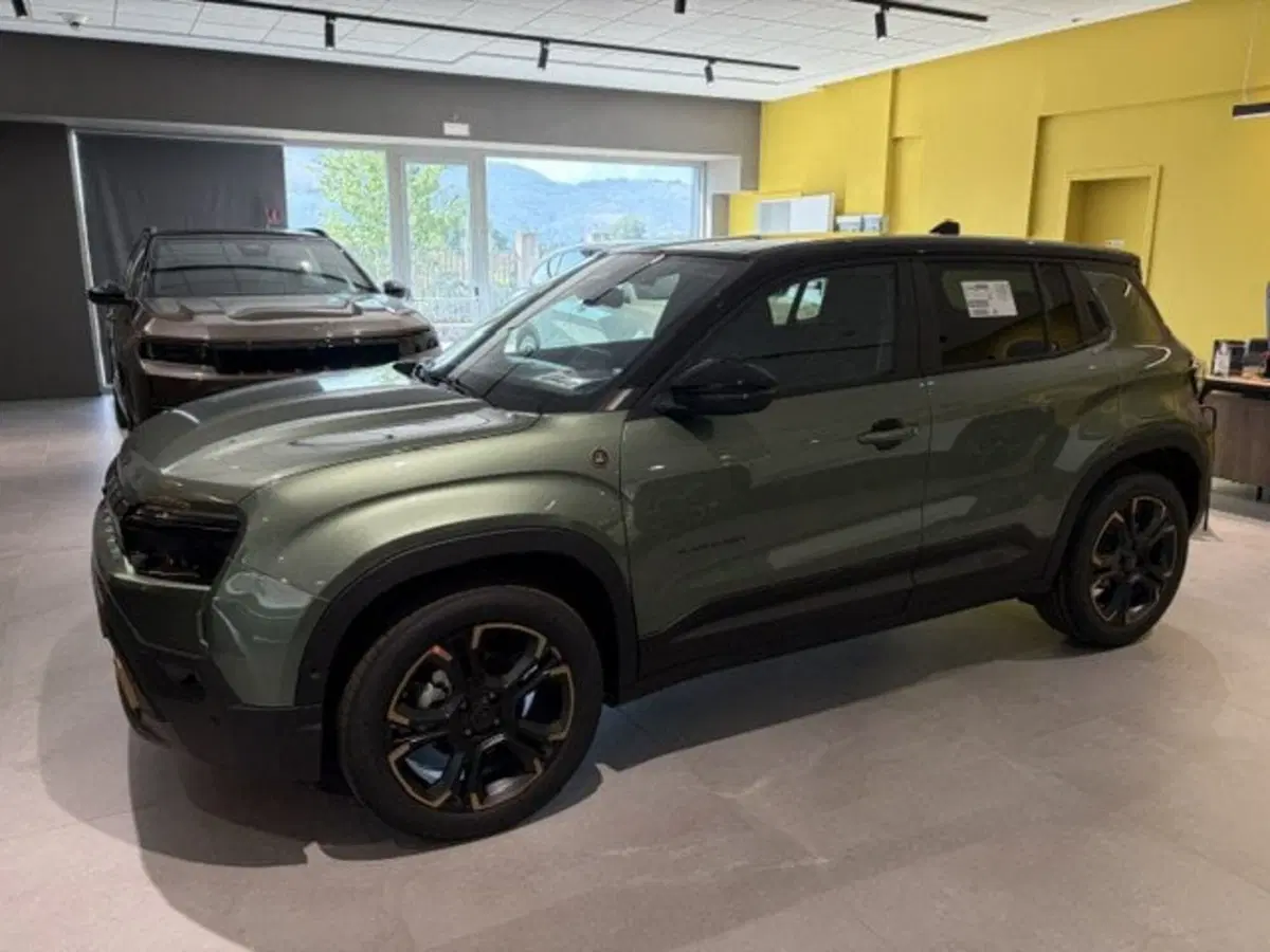 Jeep Avenger nuova a Benevento (15)