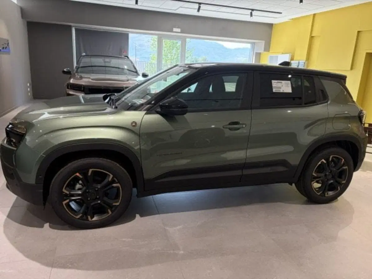 Jeep Avenger nuova a Benevento (16)