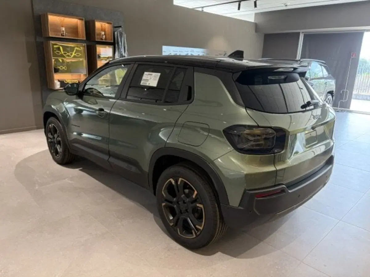 Jeep Avenger nuova a Benevento (17)