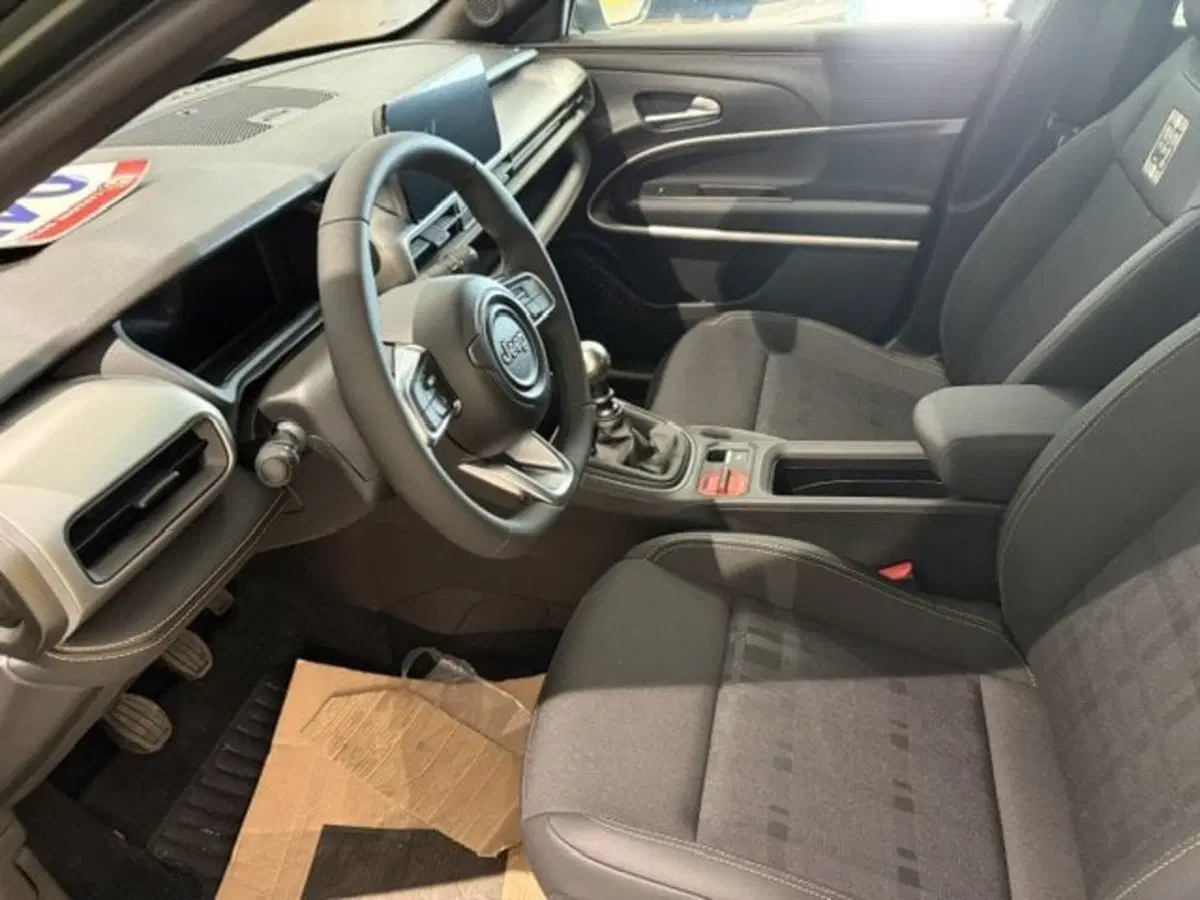 Jeep Avenger nuova a Benevento (3)