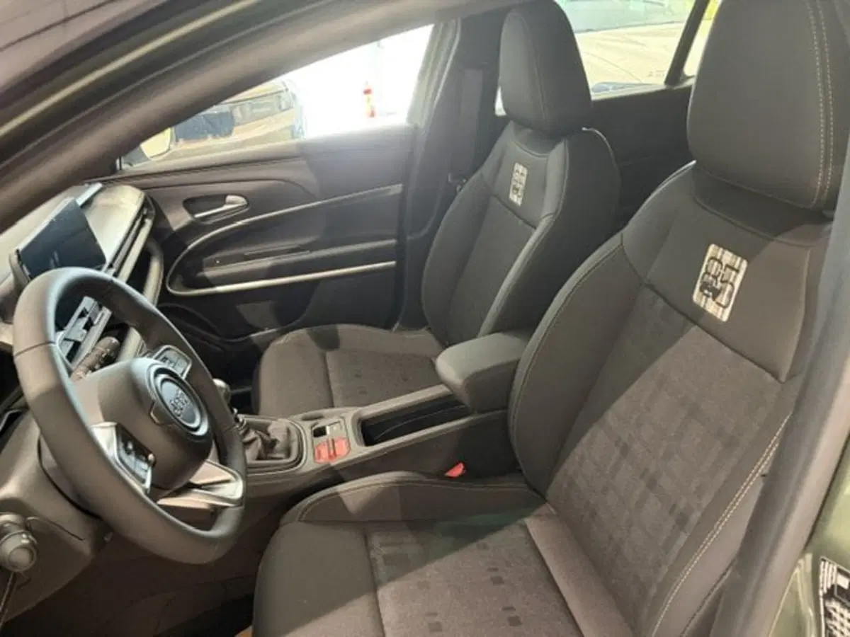Jeep Avenger nuova a Benevento (4)