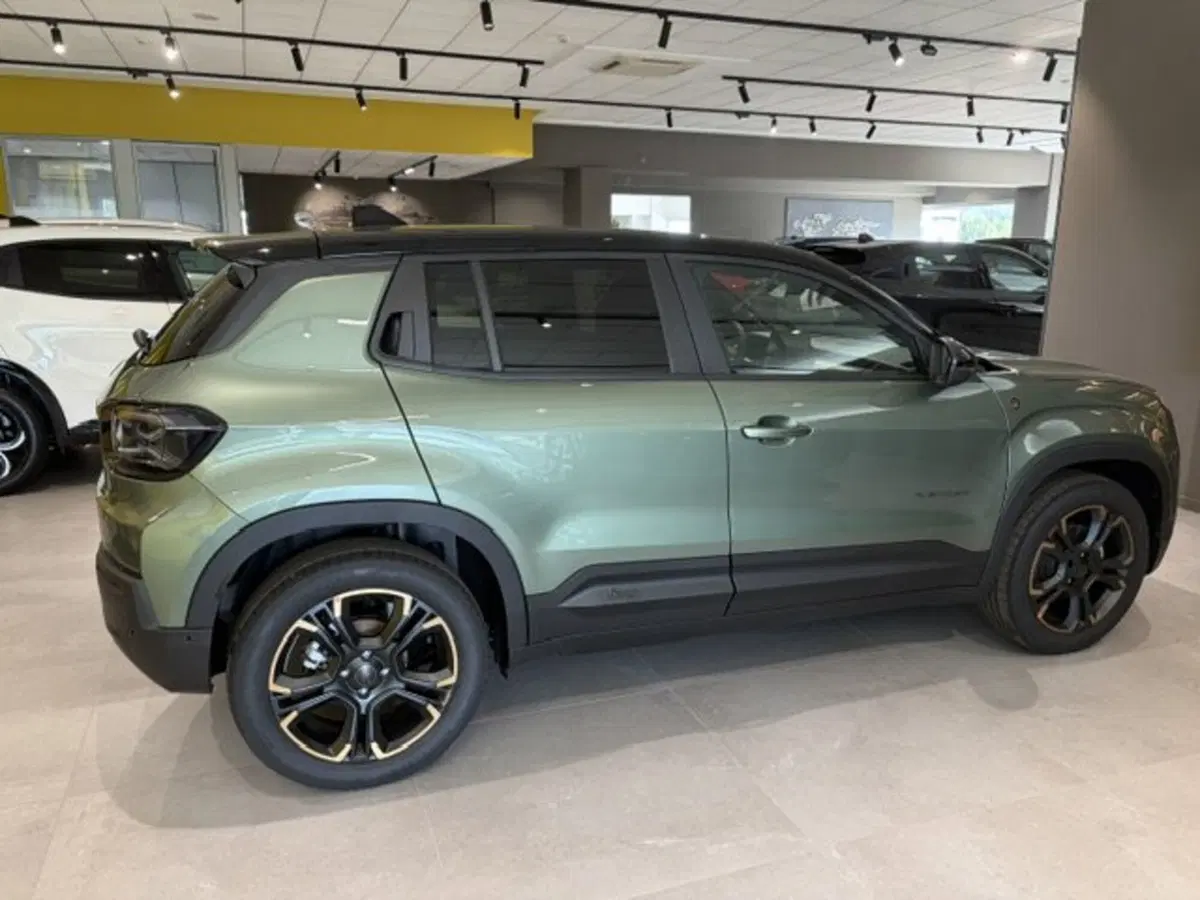 Jeep Avenger nuova a Benevento (8)