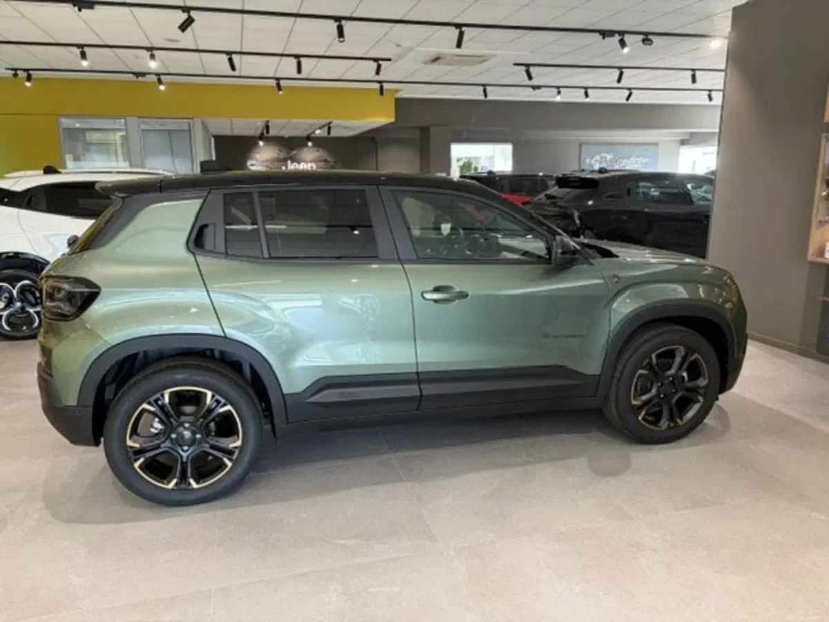 Jeep Avenger nuova a Benevento (9)