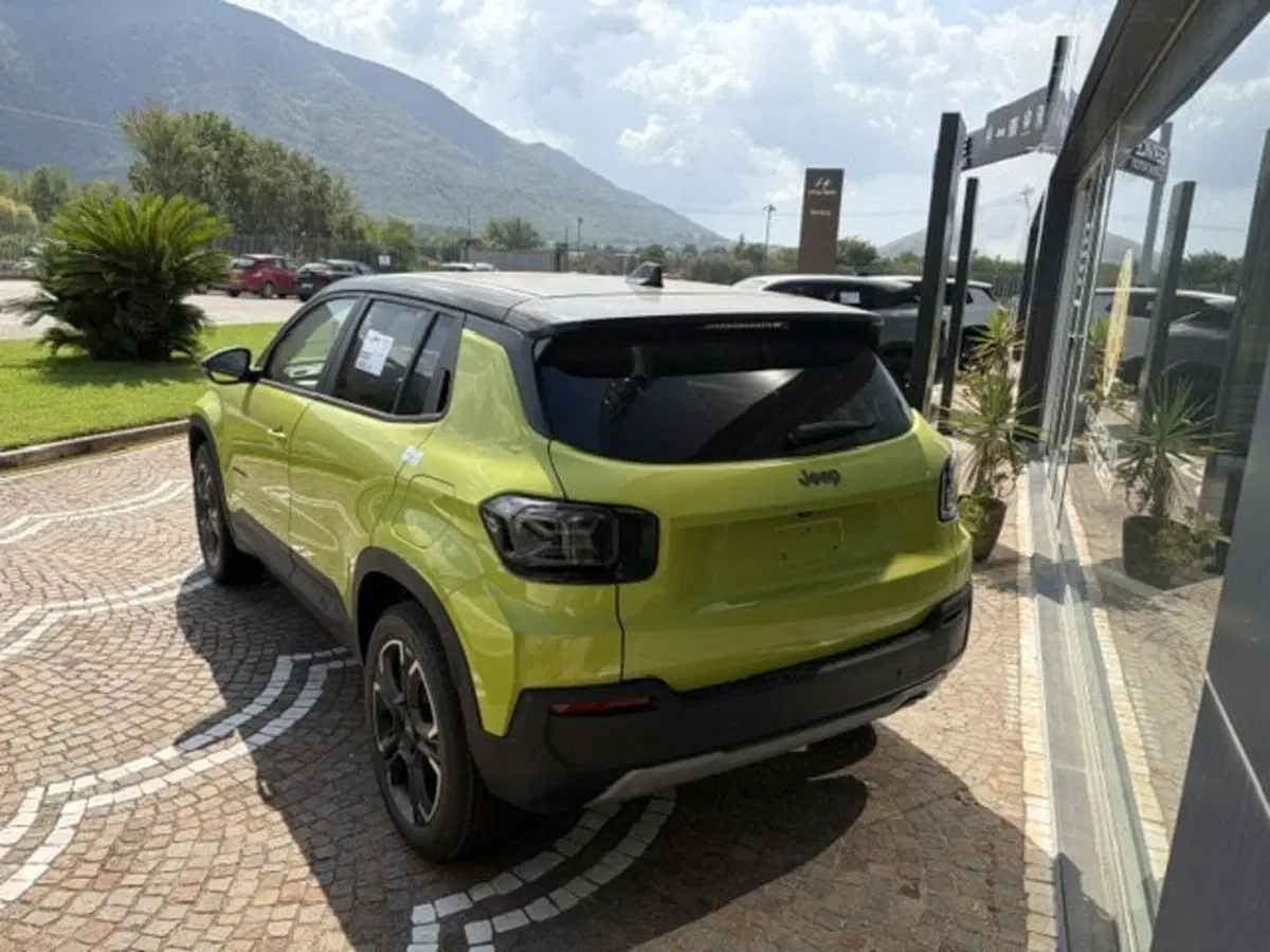 Jeep Avenger nuova a Benevento (11)