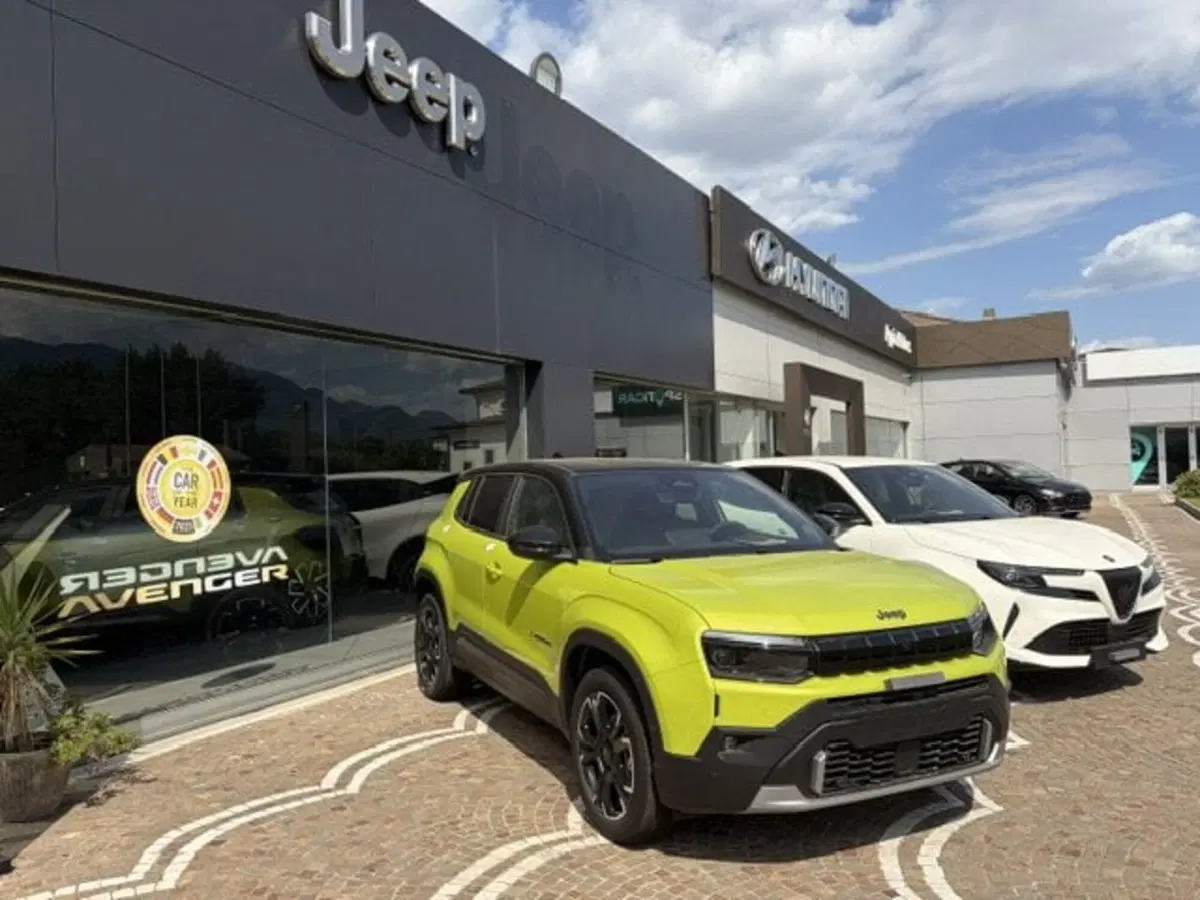 Jeep Avenger nuova a Benevento (14)