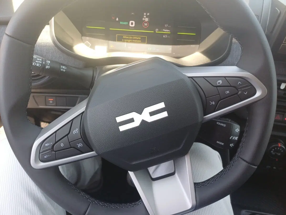 Dacia Jogger nuova a Frosinone (13)