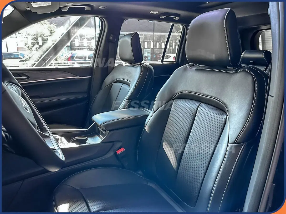 Jeep Grand Cherokee nuova a Milano (10)