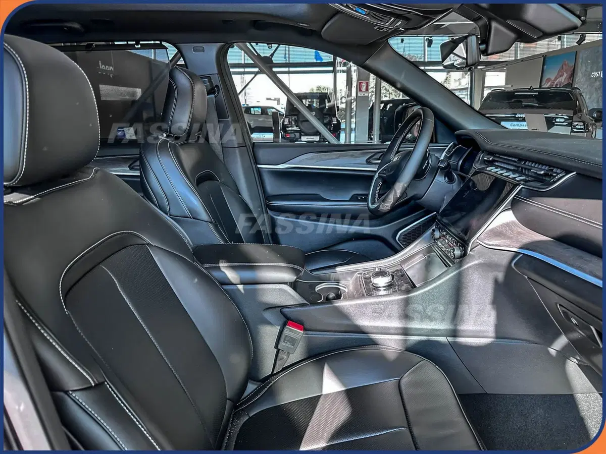 Jeep Grand Cherokee nuova a Milano (14)