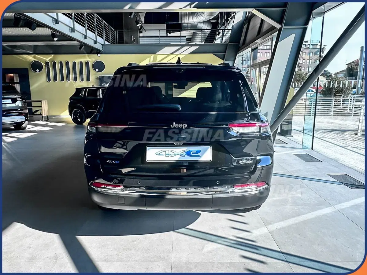 Jeep Grand Cherokee nuova a Milano (5)