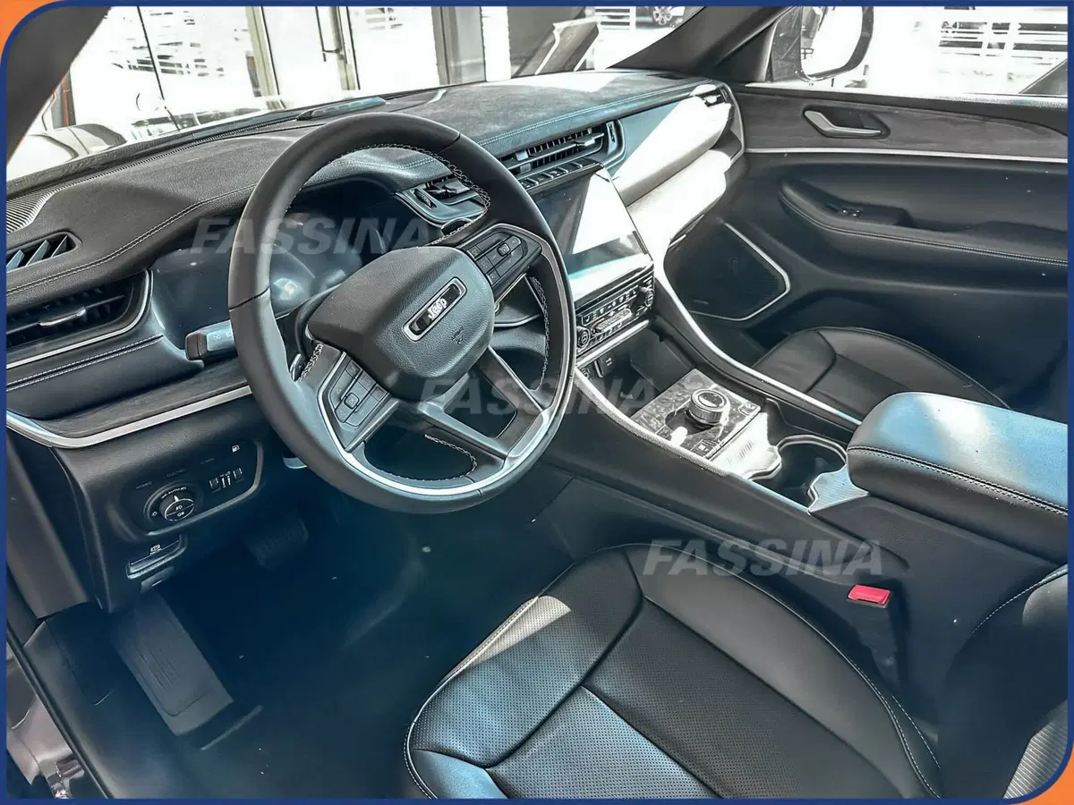 Jeep Grand Cherokee nuova a Milano (8)