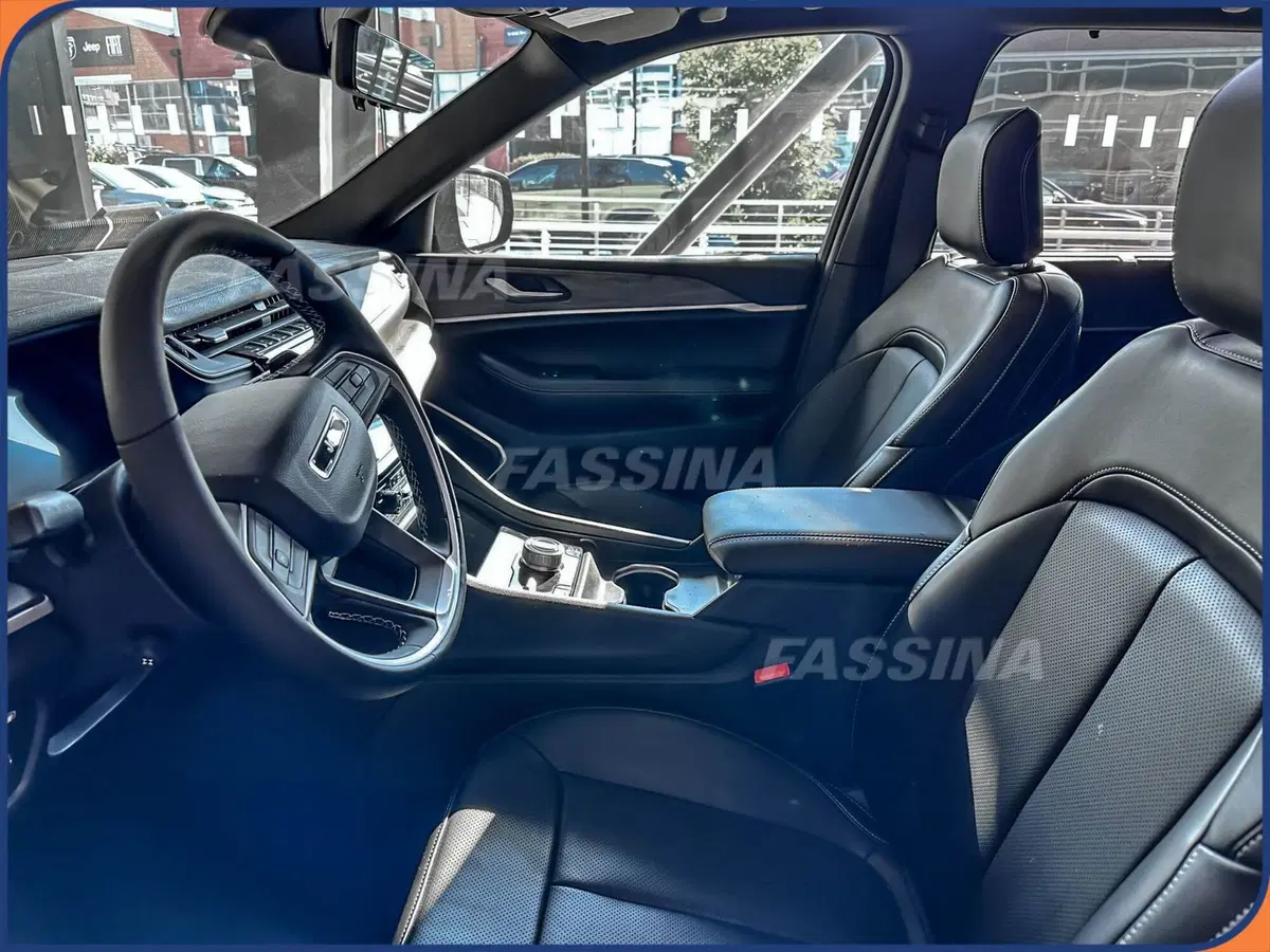 Jeep Grand Cherokee nuova a Milano (9)