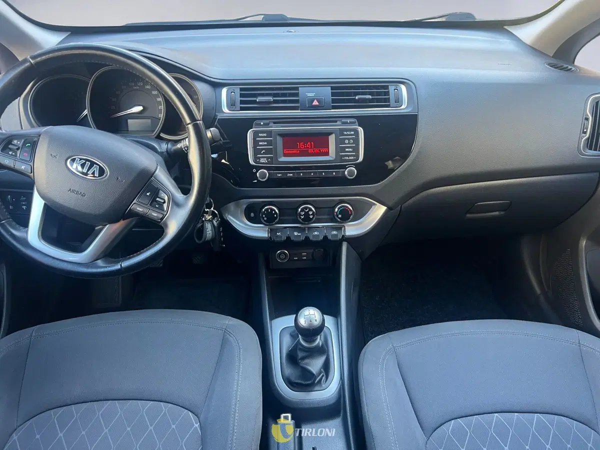Kia Rio usata a Milano (13)