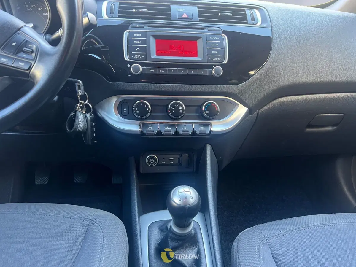 Kia Rio usata a Milano (15)