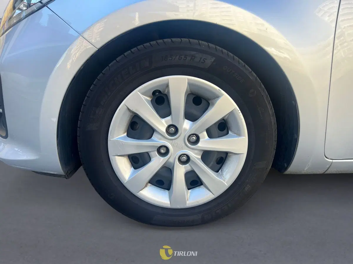 Kia Rio usata a Milano (17)