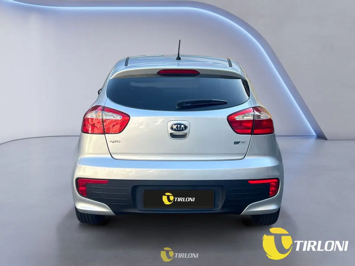 Kia Rio usata a Milano (7)