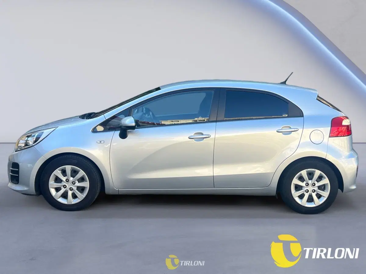 Kia Rio usata a Milano (9)
