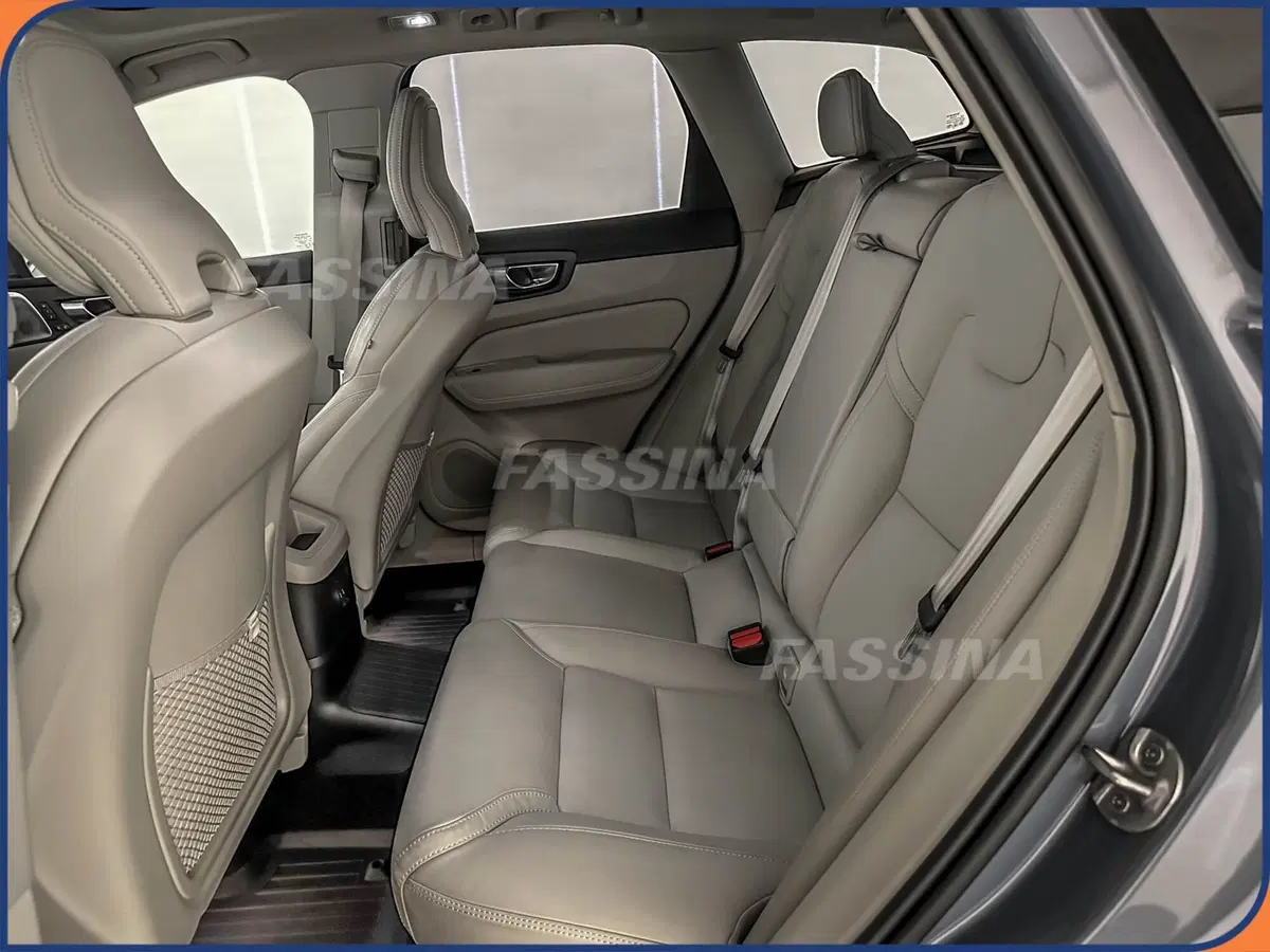 Volvo XC60 usata a Milano (10)