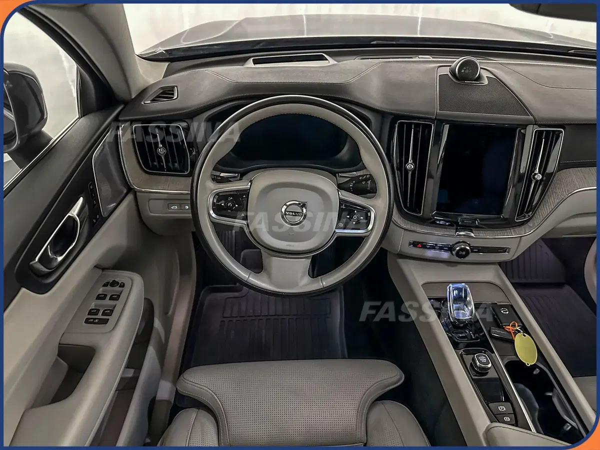 Volvo XC60 usata a Milano (11)