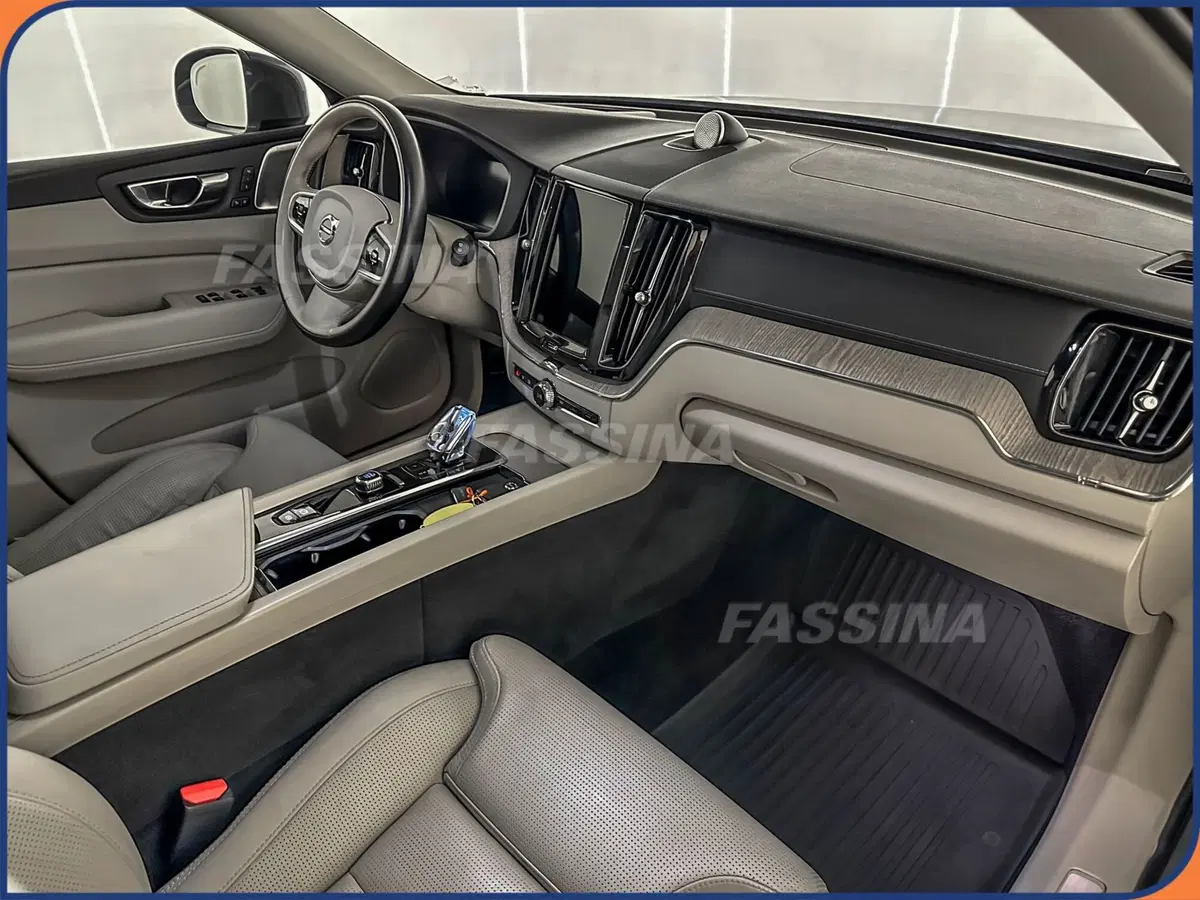 Volvo XC60 usata a Milano (13)