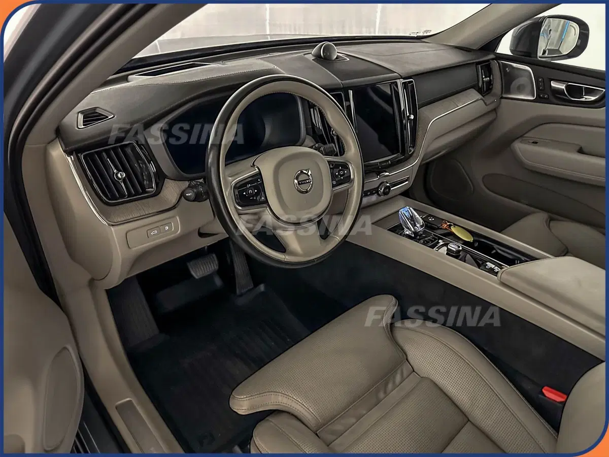 Volvo XC60 usata a Milano (9)