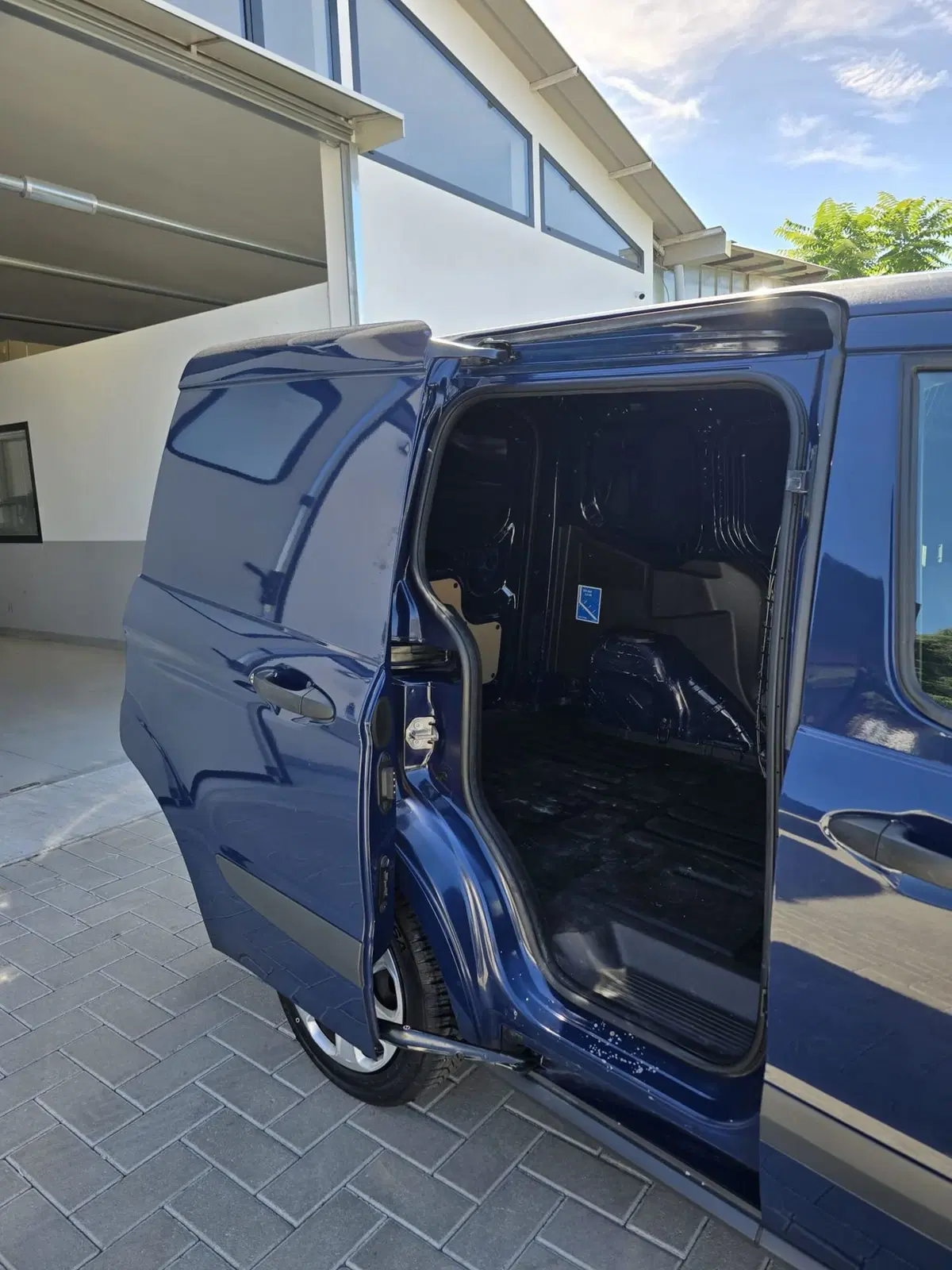 Ford Tourneo Connect usata a Massa-Carrara (10)