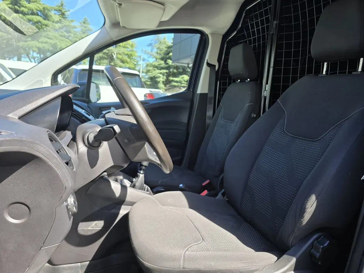 Ford Tourneo Connect usata a Massa-Carrara (11)