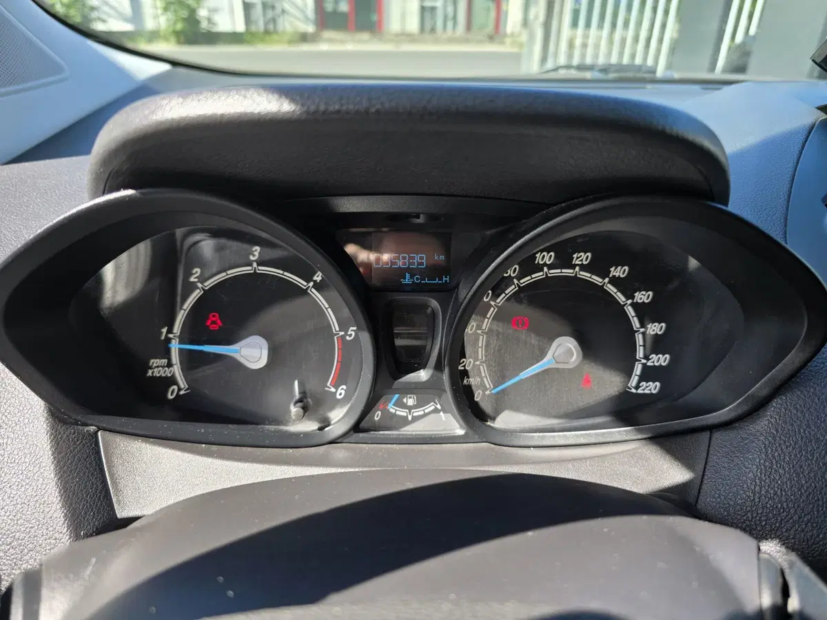 Ford Tourneo Connect usata a Massa-Carrara (9)