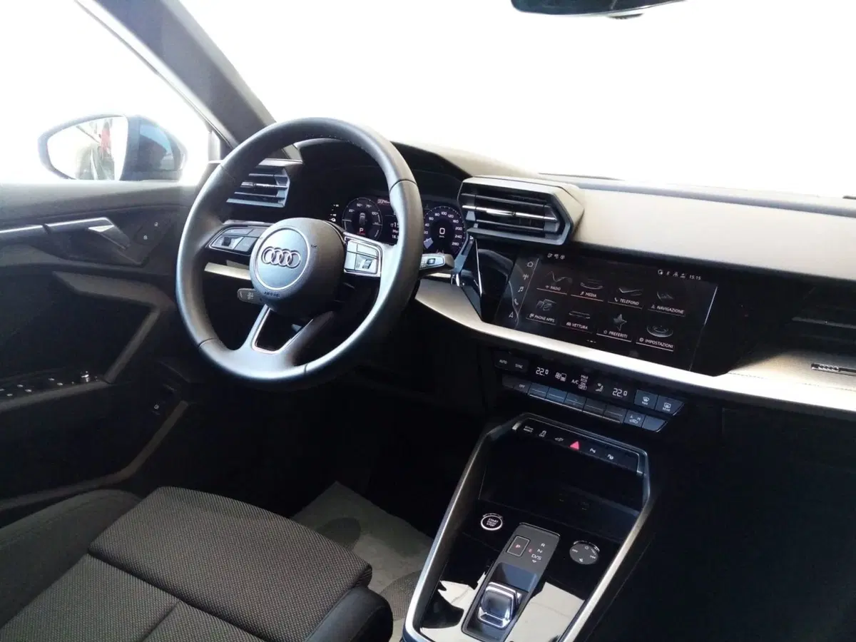 Audi A3 Sportback nuova a Bari (4)
