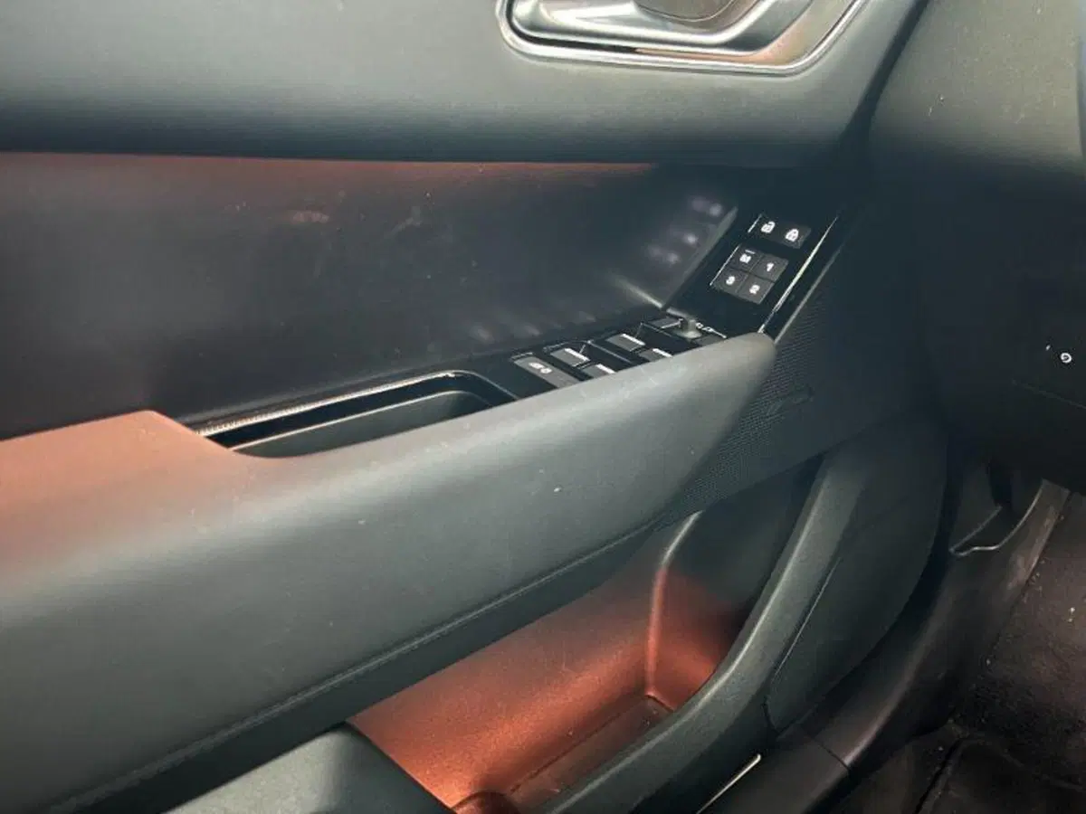 Land Rover Range Rover Velar usata a Venezia (20)