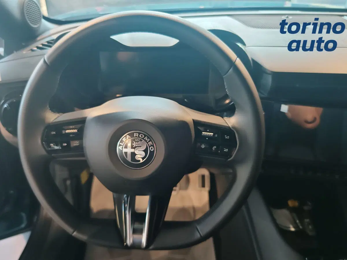 Alfa Romeo Junior nuova a Torino (2)