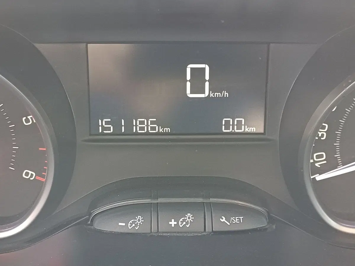 Peugeot 208 usata a Modena (11)