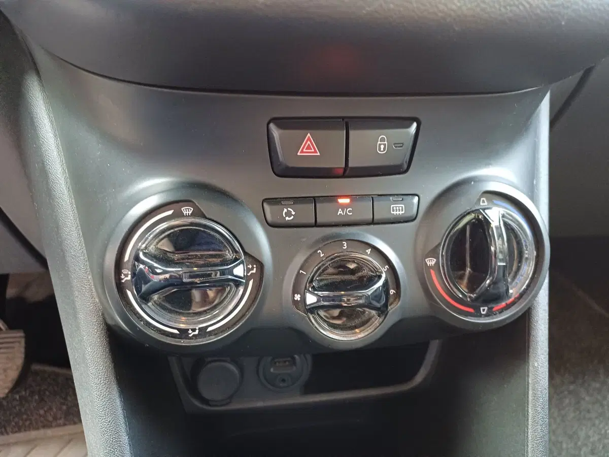Peugeot 208 usata a Modena (14)