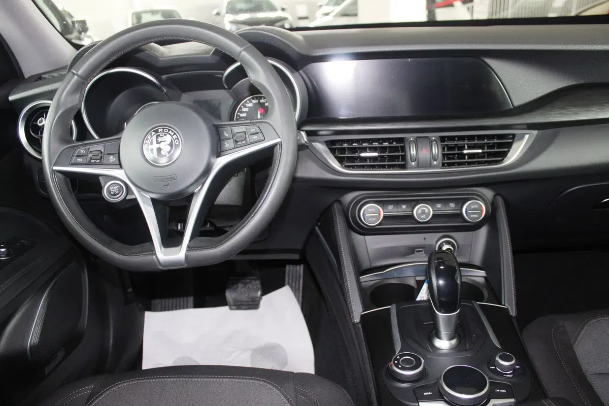 Alfa Romeo Stelvio usata a Terni (11)
