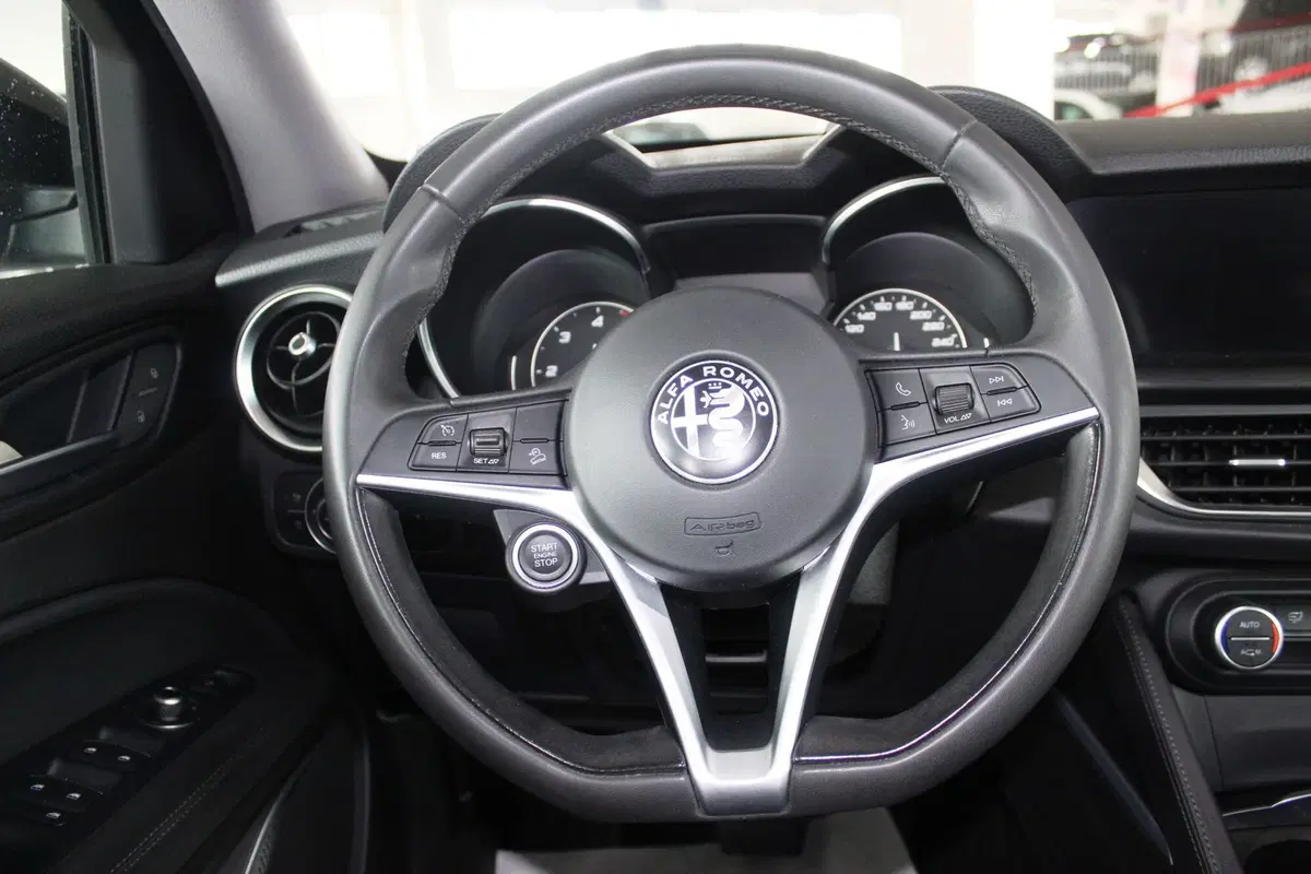 Alfa Romeo Stelvio usata a Terni (12)