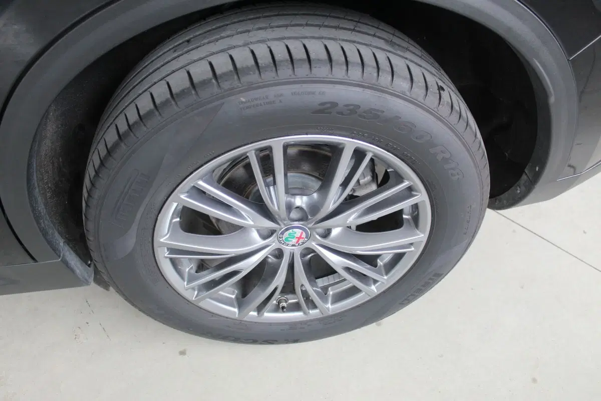 Alfa Romeo Stelvio usata a Terni (15)