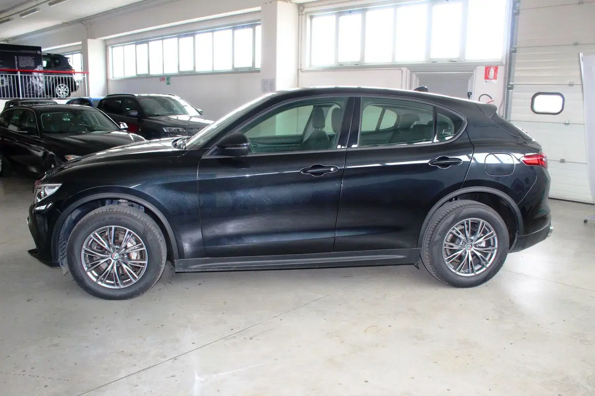 Alfa Romeo Stelvio usata a Terni (3)