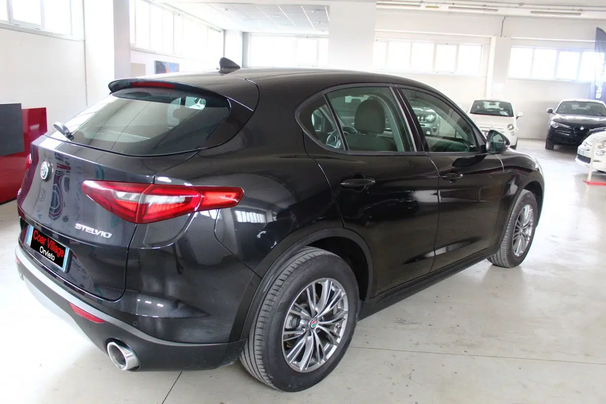 Alfa Romeo Stelvio usata a Terni (4)