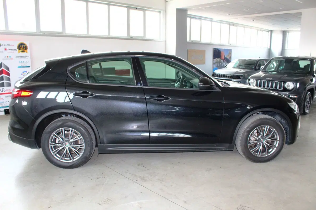 Alfa Romeo Stelvio usata a Terni (6)