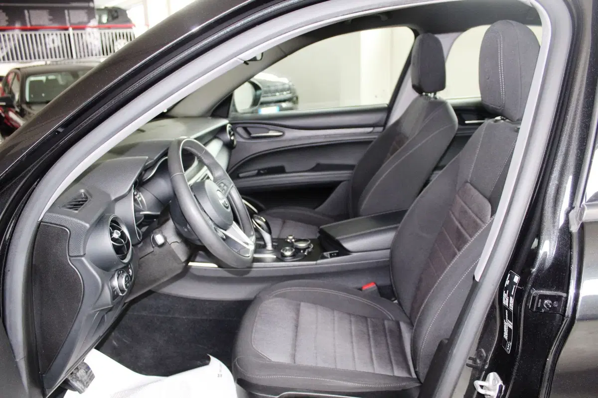 Alfa Romeo Stelvio usata a Terni (7)
