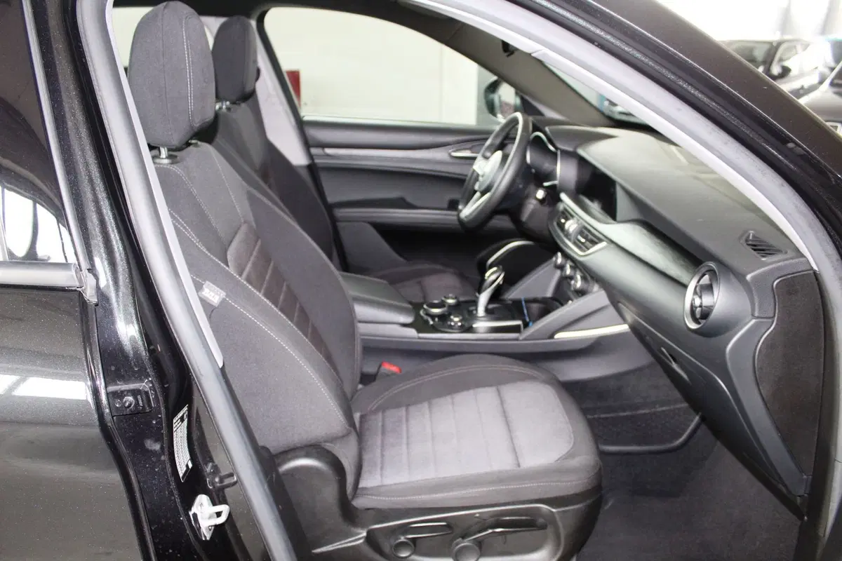 Alfa Romeo Stelvio usata a Terni (8)