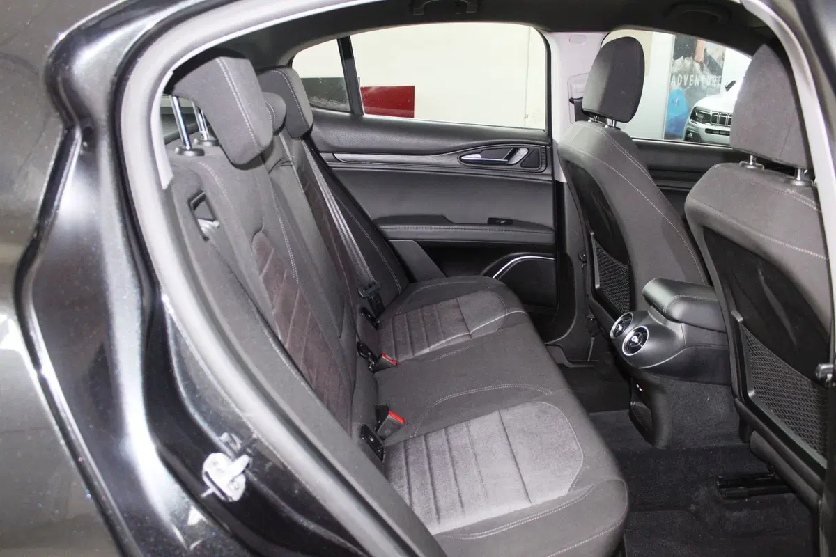 Alfa Romeo Stelvio usata a Terni (9)