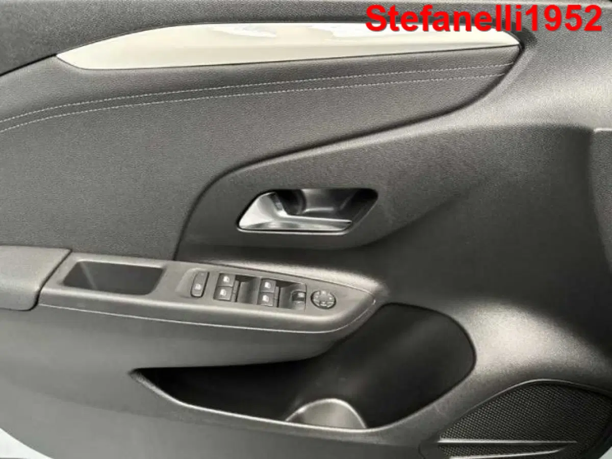 Opel Corsa nuova a Bologna (10)