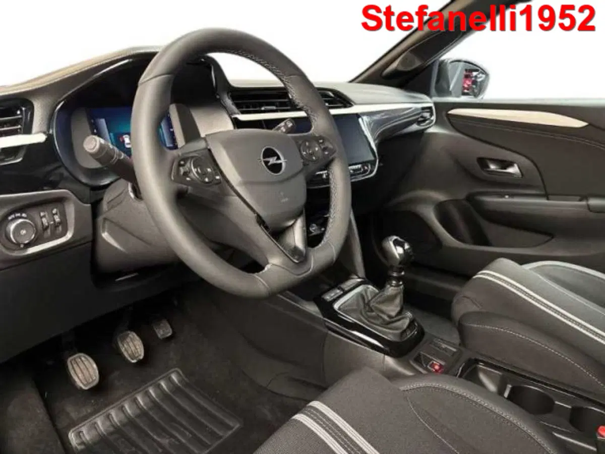 Opel Corsa nuova a Bologna (11)