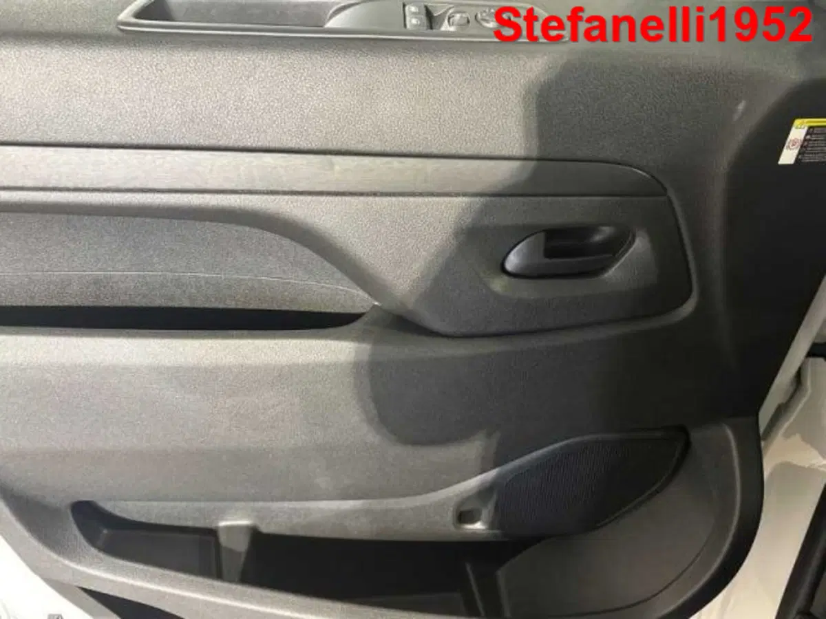Opel Vivaro Furgone nuova a Bologna (10)