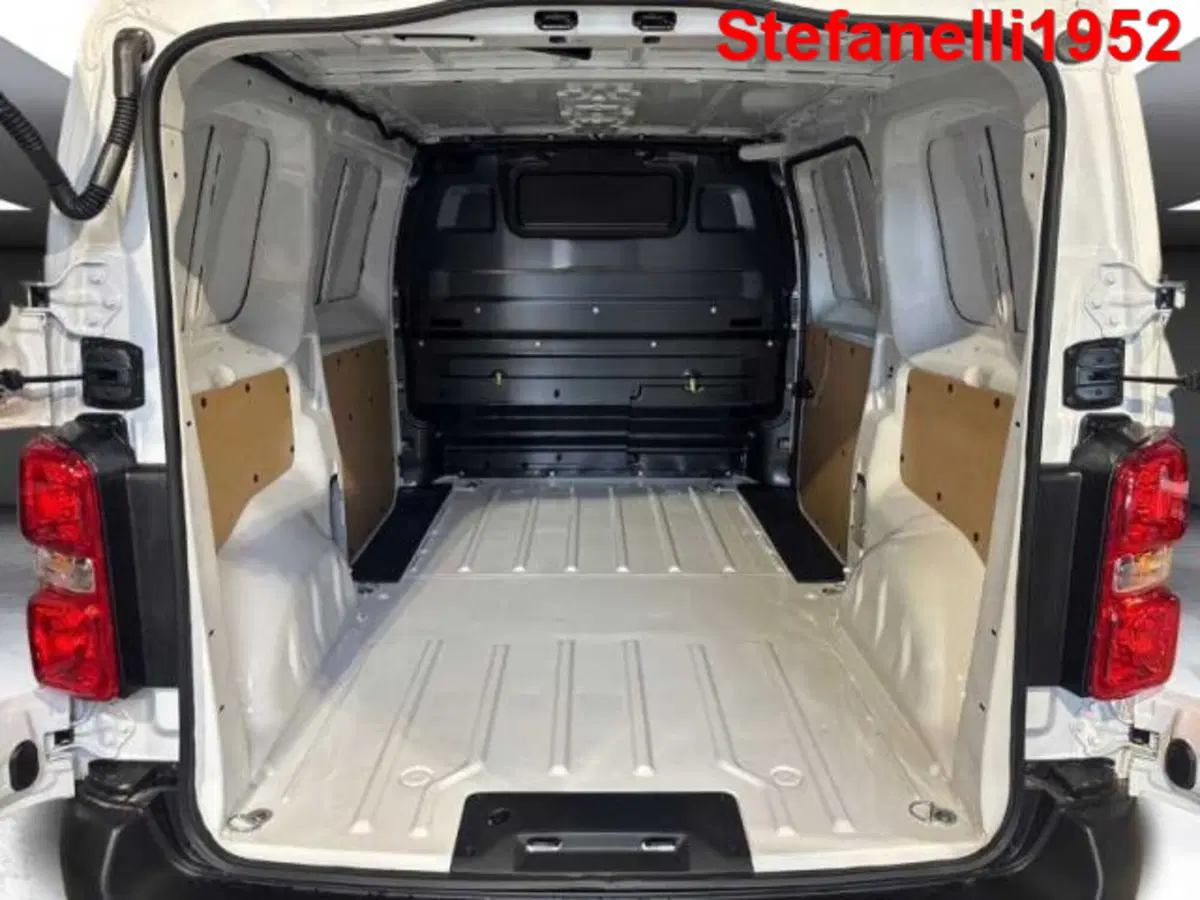 Opel Vivaro Furgone nuova a Bologna (7)