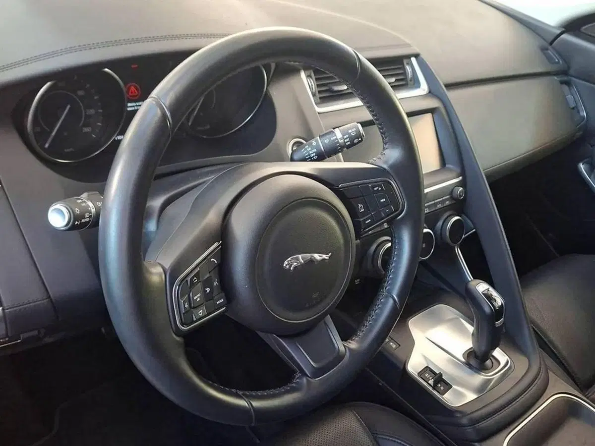 Jaguar E-Pace usata a Torino (10)